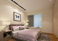 灰色の縞パターンが付いている寝室のための非編まれた現代取り外し可能な壁紙
